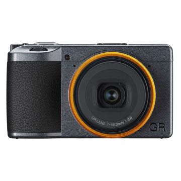 Ricoh GR III Street Edition Kompaktā Digitālā Kamera ar DB110 Akumulatoru un GC-9 Somu, 24.2MP, 3" Skārienjūtīgs Ekrāns, Full HD Video